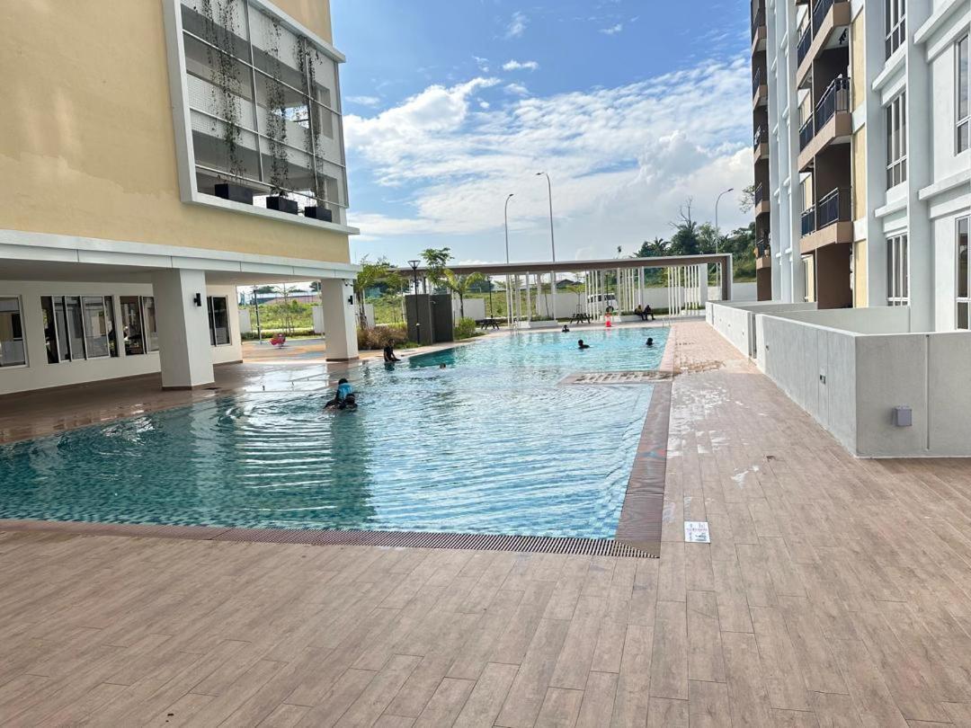 Lylinz Sierra Heights Apartment Pasir Gudang Exterior photo